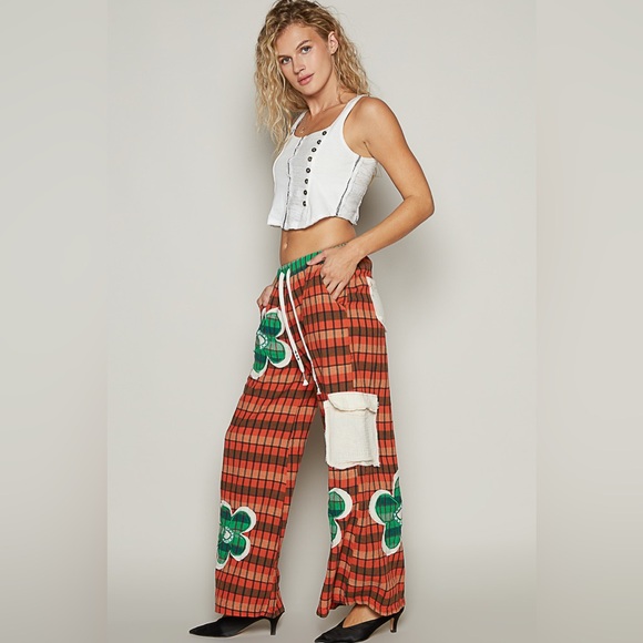POL Red and Green Wide Leg Pants - Picture 3 of 6